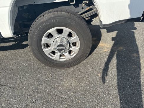 Used 2024 Ford F350 XLT AWD/4WD image 9