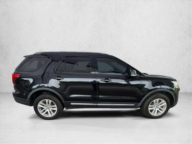 Used 2019 Ford Explorer XLT w/ Equipment Group 202A AWD/4WD image 4