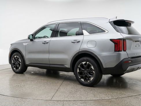 Used 2024 Kia Sorento S FWD image 6