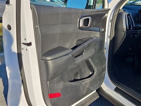 Certified 2025 Kia Sorento LX image 16