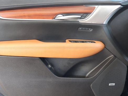 Certified 2025 Cadillac XT5 Premium Luxury image 9