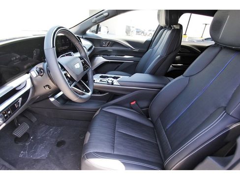 New 2026 Cadillac Lyriq Signature Luxury image 6