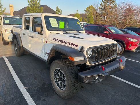 Used 2025 Jeep Gladiator Rubicon image 3