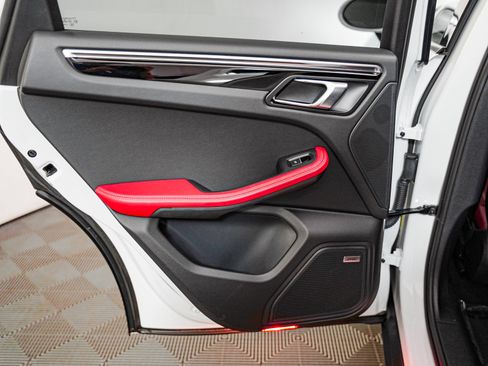 Certified 2022 Porsche Macan S w/ Premium Package Plus image 26