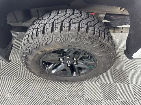 Used 2024 Chevrolet Silverado 1500 LT Trail Boss w/ Convenience Package II image 10