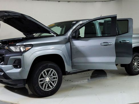 Used 2023 Chevrolet Colorado LT w/ LT Convenience Package II RWD image 12
