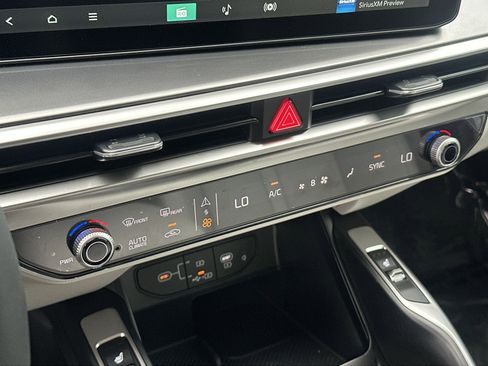 Certified 2025 Kia Sorento EX w/ Panoramic Sunroof Package AWD/4WD image 16