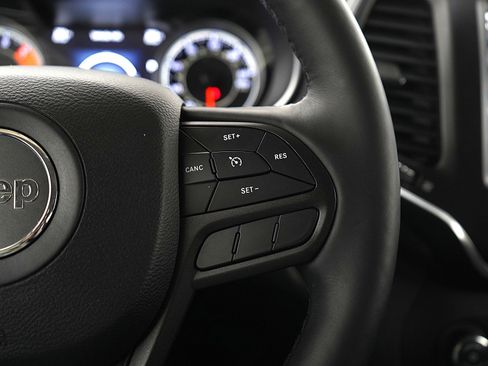 Used 2019 Jeep Cherokee Trailhawk w/ Cold Weather Group image 27