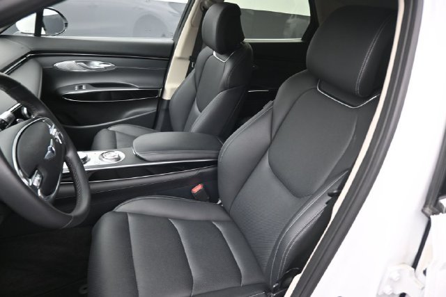 Used 2025 Genesis GV70 2.5T AWD/4WD image 19