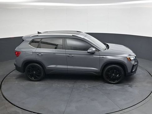 Used 2023 Volkswagen Taos SE w/ Panoramic Sunroof Package AWD/4WD image 23