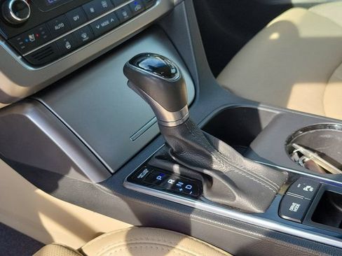 Used 2016 Hyundai Sonata Limited w/ Option Group 05 FWD image 28