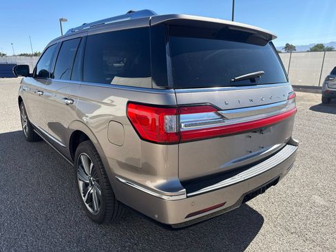 Used 2019 Lincoln Navigator Select w/ Technology Package RWD image 3