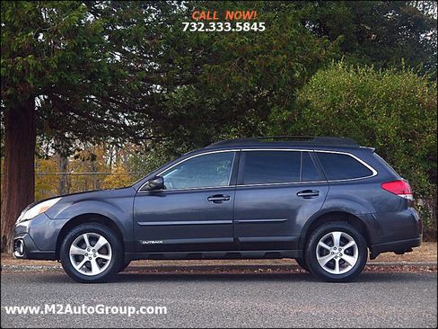 Used 2013 Subaru Outback 2.5i Limited w/ Moonroof Pkg image 2