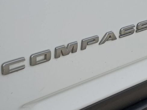 Used 2014 Jeep Compass Latitude FWD image 13
