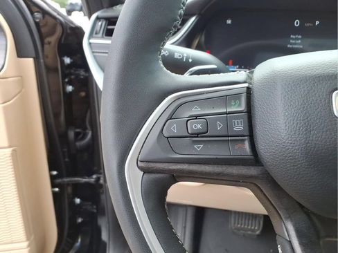 Used 2025 Jeep Grand Cherokee Limited w/ Luxury Tech Group II AWD/4WD image 25