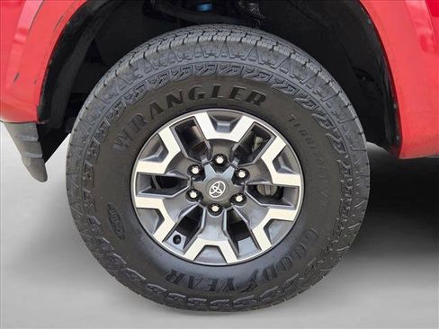 Certified 2018 Toyota Tacoma SR5 image 22