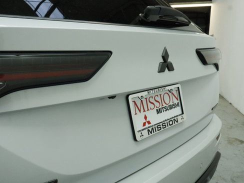 New 2026 Mitsubishi Outlander LE FWD image 4