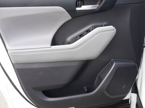 Used 2022 Toyota Highlander XLE image 21