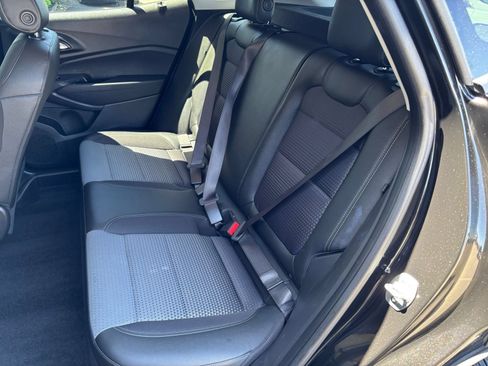 Used 2025 Chevrolet Trax LT FWD image 67