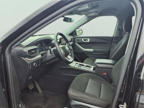 Used 2023 Ford Explorer XLT AWD/4WD image 18