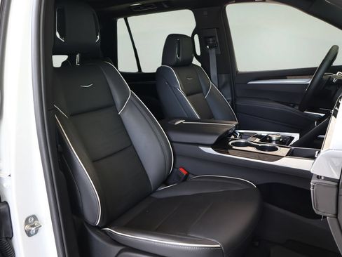 Certified 2025 Cadillac Escalade Premium Luxury AWD/4WD image 20