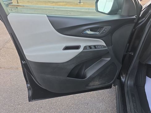 Used 2021 Chevrolet Equinox LS w/ LS Convenience Package image 11