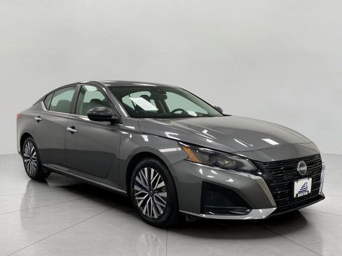 Used 2025 Nissan Altima 2.5 SV FWD image 1
