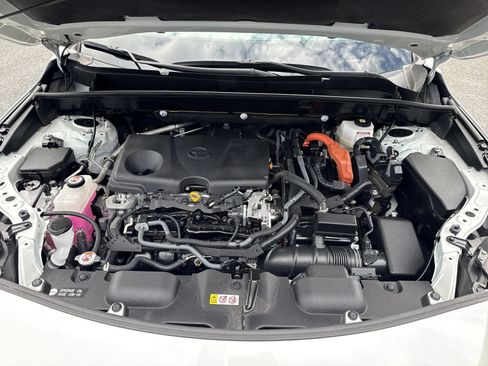 Used 2022 Toyota Venza LE image 33