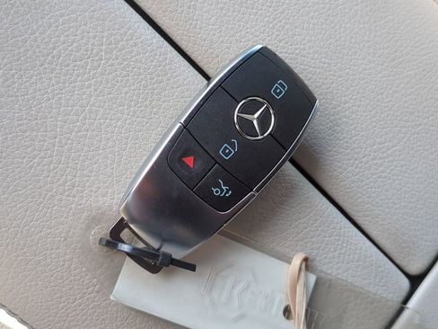 Used 2025 Mercedes-Benz GLE 350 4MATIC image 29