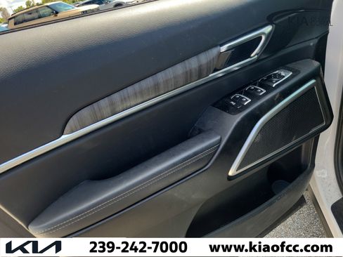 Used 2024 Kia Telluride EX w/ EX Captain's Chair Package AWD/4WD image 22