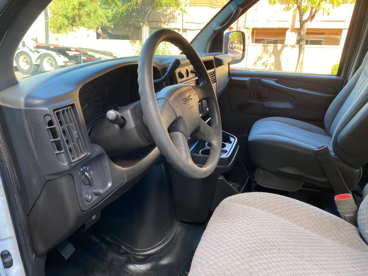 Used 2006 GMC Savana 2500 Extended RWD image 26