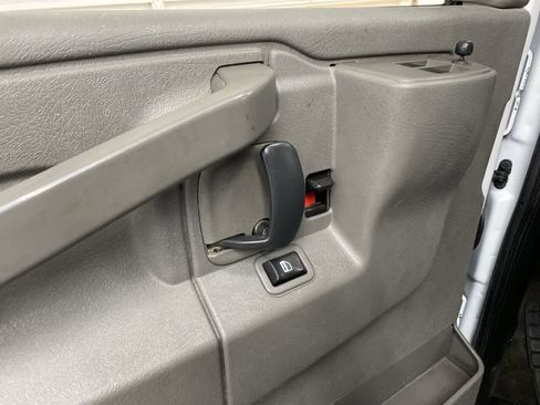 Used 2017 Chevrolet Express 2500 LT w/ LT Preferred Equipment Group image 14