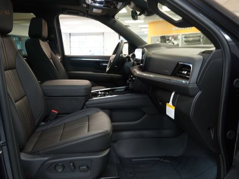 New 2026 Chevrolet Suburban High Country AWD/4WD image 40