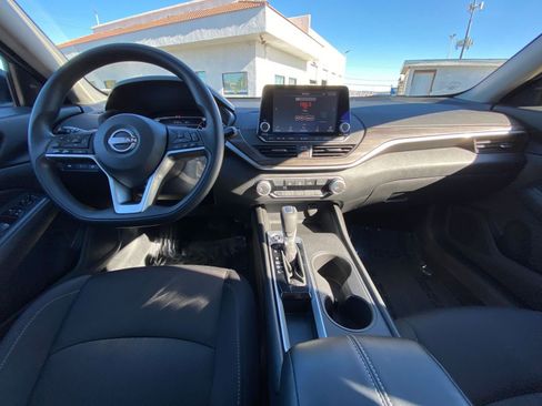 Used 2025 Nissan Altima 2.5 SV image 33