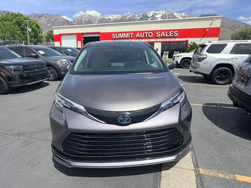 Used 2021 Toyota Sienna LE AWD/4WD image 8