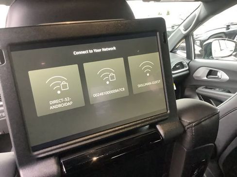 Used 2024 Chrysler Pacifica Touring-L w/ Uconnect Theater Family Group image 36