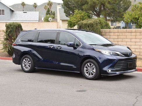 Used 2021 Toyota Sienna XLE FWD image 31