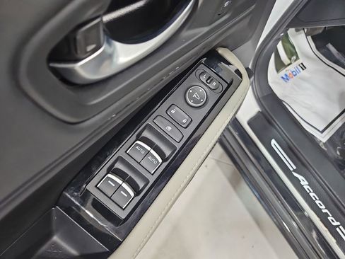 Used 2023 Honda Accord Touring image 11