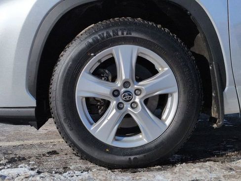 Certified 2023 Toyota Highlander LE image 11