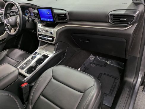Used 2022 Ford Explorer XLT w/ Equipment Group 202A image 29