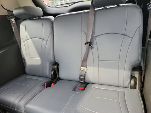 Used 2019 Buick Enclave Essence AWD/4WD image 11