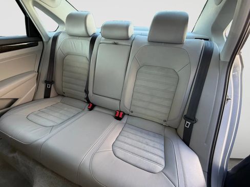 Used 2015 Volkswagen Passat TDI SEL Premium FWD image 15