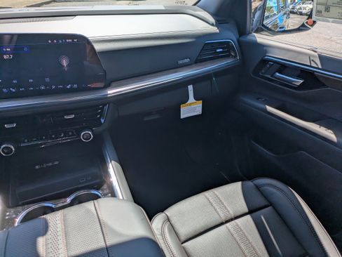 New 2026 Chevrolet Suburban High Country image 19