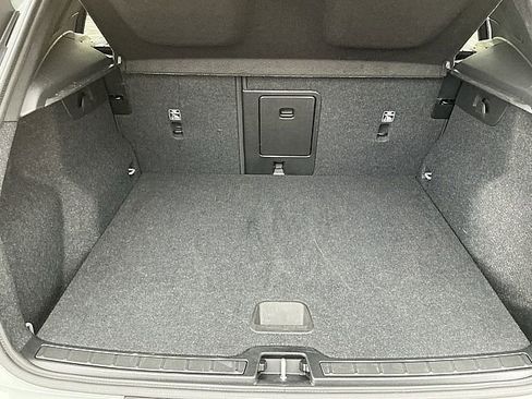 Certified 2025 Volvo XC40 B5 Core image 18