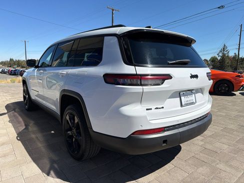 Used 2023 Jeep Grand Cherokee L Laredo AWD/4WD image 5
