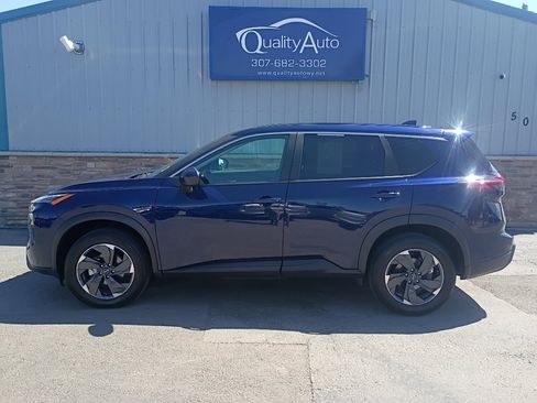 Used 2025 Nissan Rogue SV AWD/4WD image 1