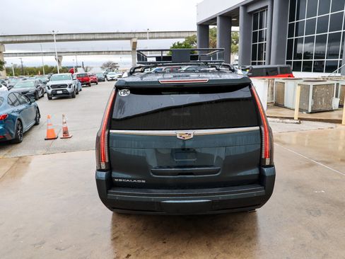 Used 2020 Cadillac Escalade Luxury image 8
