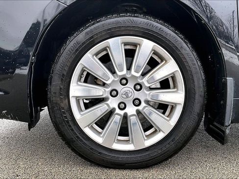 Used 2017 Toyota Sienna Limited Premium image 10
