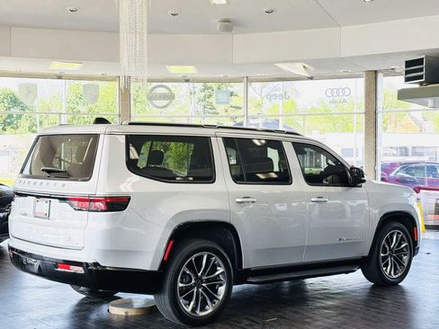 Used 2024 Jeep Wagoneer Series III AWD/4WD image 5