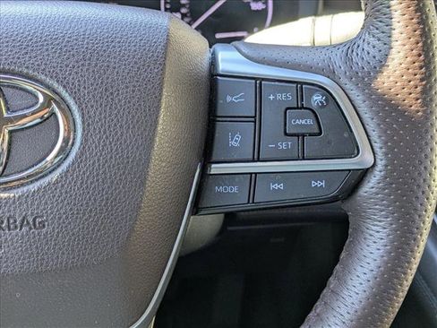 Used 2021 Toyota Sienna Platinum image 12